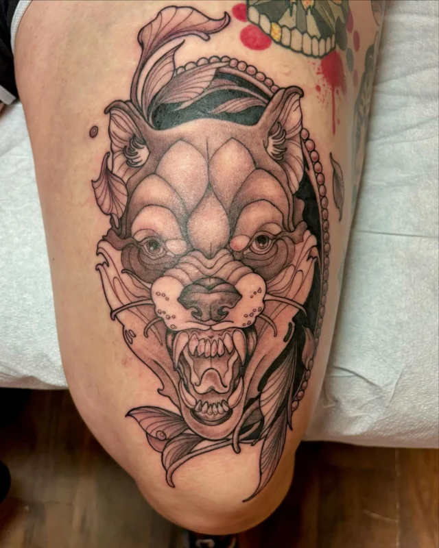 Thank you again to the awesome weary_won for collaborating with me on another beautiful black and grey neotraditional art piece! This time a beautiful wolf piece for the top of the though. This was no small feat but Keri sat like a champ and we were able to pull off those pieces in just five hours!🙀⁠
Well done Keri!✨🙏🤗 Thank you so much again! - @colleenajsmith⁠