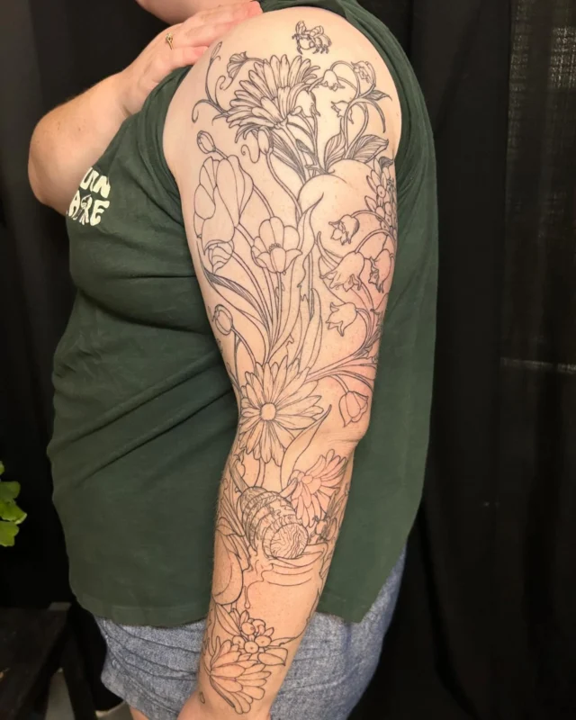 There’s no better feeling than when someone gives perfect love and perfect trust to let me fully freehand a sleeve intuitively on to their body. This was a great combination of fun, trust, the incorporation of memories and whimsy. ⁠
Swipe 👉 for the finished project!❤️✨⁠
⁠
I’m so stoked to do any large scale intuitive floral sleeve and am working on a few ongoing projects, but always happy to take more! Feel free to reach out if this is something you would like to collaborate on with me!✨🙏 - @colleenajsmith⁠